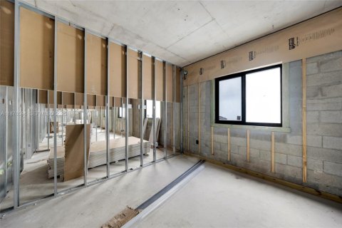 Купить коммерческую недвижимость в Майами, Флорида № 2035722 - фото 17