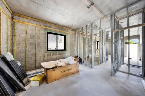 Купить коммерческую недвижимость в Майами, Флорида № 2035722 - фото 27