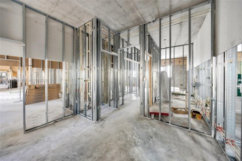 Купить коммерческую недвижимость в Майами, Флорида № 2035722 - фото 14