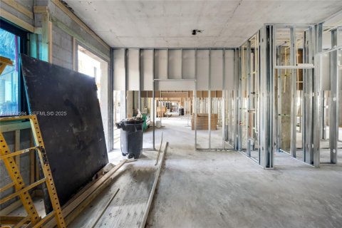 Купить коммерческую недвижимость в Майами, Флорида № 2035722 - фото 13