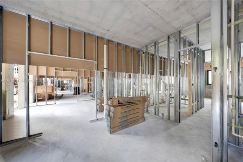 Купить коммерческую недвижимость в Майами, Флорида № 2035722 - фото 16