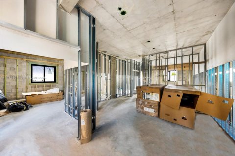 Купить коммерческую недвижимость в Майами, Флорида № 2035722 - фото 26