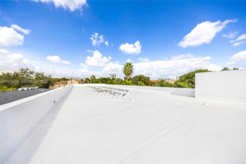 Купить коммерческую недвижимость в Майами, Флорида № 2035722 - фото 5