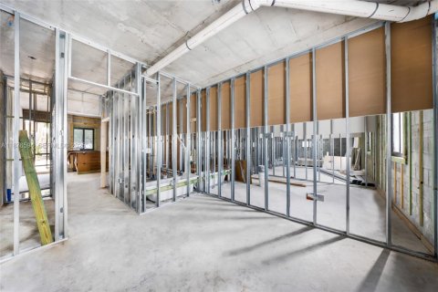 Купить коммерческую недвижимость в Майами, Флорида № 2035722 - фото 23