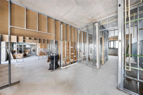 Купить коммерческую недвижимость в Майами, Флорида № 2035722 - фото 22