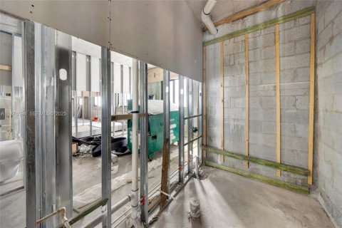 Купить коммерческую недвижимость в Майами, Флорида № 2035722 - фото 9