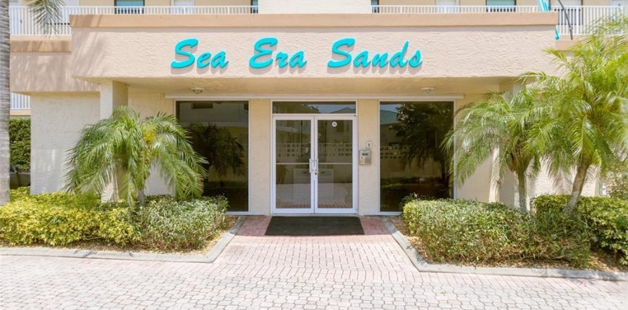 Condo in Cape Canaveral, Florida, 2 bedrooms № 2215993