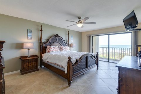 Condo in Cape Canaveral, Florida, 2 bedrooms № 2215993 - photo 9