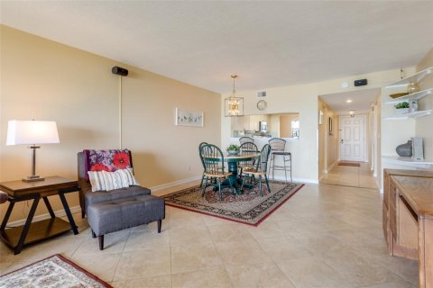 Condo in Cape Canaveral, Florida, 2 bedrooms № 2215993 - photo 8