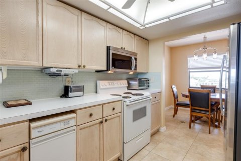 Condo in Cape Canaveral, Florida, 2 bedrooms № 2215993 - photo 19