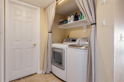 Condo in Cape Canaveral, Florida, 2 bedrooms № 2215993 - photo 16