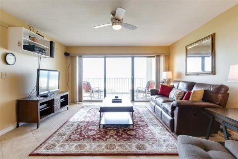 Condo in Cape Canaveral, Florida, 2 bedrooms № 2215993 - photo 3