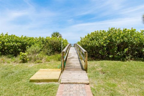 Condo in Cape Canaveral, Florida, 2 bedrooms № 2215993 - photo 30