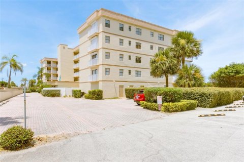 Condo in Cape Canaveral, Florida, 2 bedrooms № 2215993 - photo 29