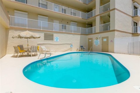 Condo in Cape Canaveral, Florida, 2 bedrooms № 2215993 - photo 21