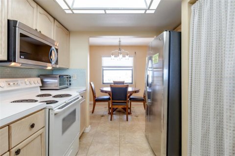 Condo in Cape Canaveral, Florida, 2 bedrooms № 2215993 - photo 18
