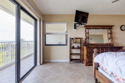 Condo in Cape Canaveral, Florida, 2 bedrooms № 2215993 - photo 10