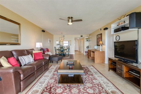 Condo in Cape Canaveral, Florida, 2 bedrooms № 2215993 - photo 7