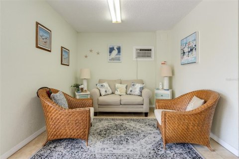 Condo in Cape Canaveral, Florida, 2 bedrooms № 2215993 - photo 26