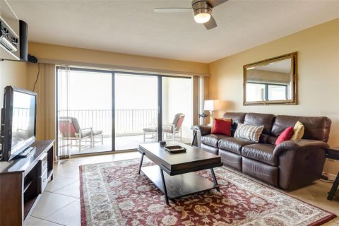 Condo in Cape Canaveral, Florida, 2 bedrooms № 2215993 - photo 4