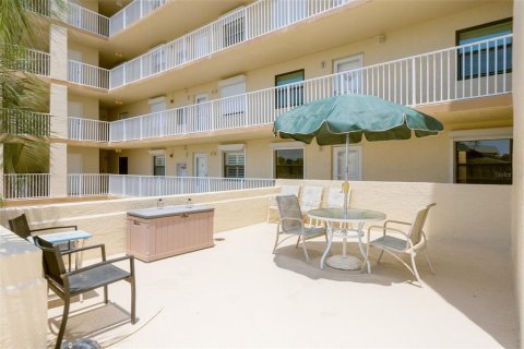 Condo in Cape Canaveral, Florida, 2 bedrooms № 2215993 - photo 24