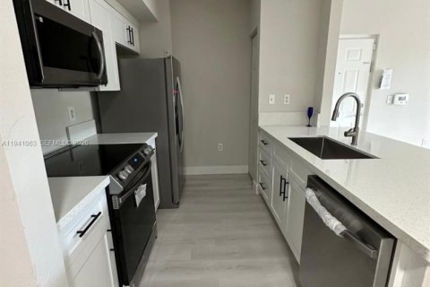 Condo in Miramar, Florida, 2 bedrooms  № 1997857 - photo 2