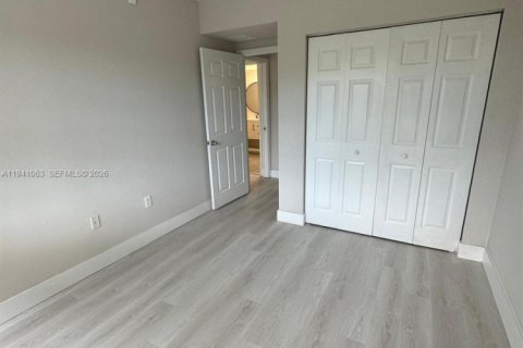 Condo in Miramar, Florida, 2 bedrooms  № 1997857 - photo 11