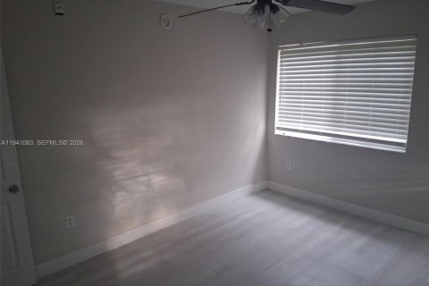 Condo in Miramar, Florida, 2 bedrooms  № 1997857 - photo 8