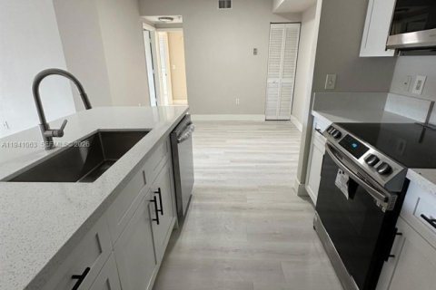 Condo in Miramar, Florida, 2 bedrooms  № 1997857