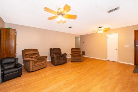 House in Eustis, Florida 4 bedrooms, 167.5 sq.m. № 1592809 - photo 10