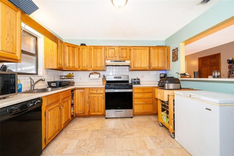 House in Eustis, Florida 4 bedrooms, 167.5 sq.m. № 1592809 - photo 7