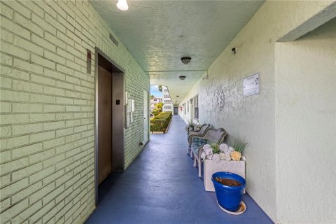 Copropriété à vendre à Saint Petersburg, Floride: 2 chambres, 91.51 m2 № 2230759 - photo 4