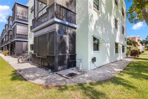 Copropriété à vendre à Saint Petersburg, Floride: 2 chambres, 91.51 m2 № 2230759 - photo 28