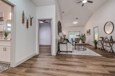 Casa en venta en Saint Petersburg, Florida, 3 dormitorios, 130.25 m2 № 1918165 - foto 9