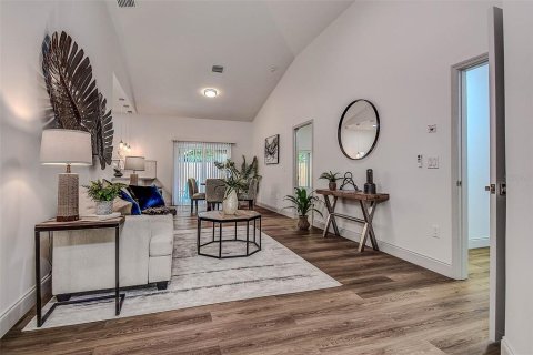 Casa en venta en Saint Petersburg, Florida, 3 dormitorios, 130.25 m2 № 1918165 - foto 5