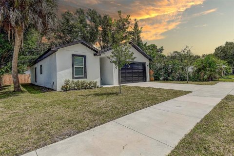 Casa en venta en Saint Petersburg, Florida, 3 dormitorios, 130.25 m2 № 1918165 - foto 2