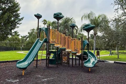 Купить таунхаус в Холливуд, Флорида 3 спальни, 132.01м2, № 1957239 - фото 22