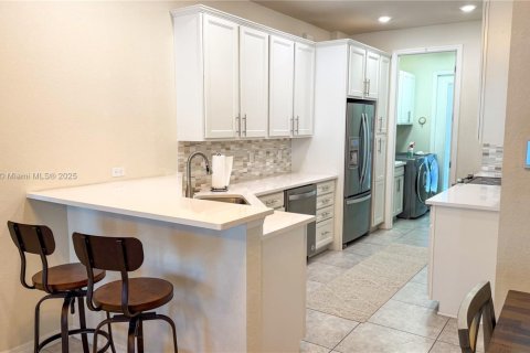 Купить таунхаус в Холливуд, Флорида 3 спальни, 132.01м2, № 1957239 - фото 4