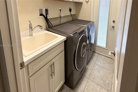 Купить таунхаус в Холливуд, Флорида 3 спальни, 132.01м2, № 1957239 - фото 6