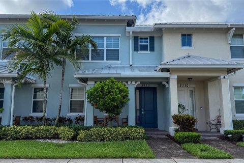 Купить таунхаус в Холливуд, Флорида 3 спальни, 132.01м2, № 1957239 - фото 1