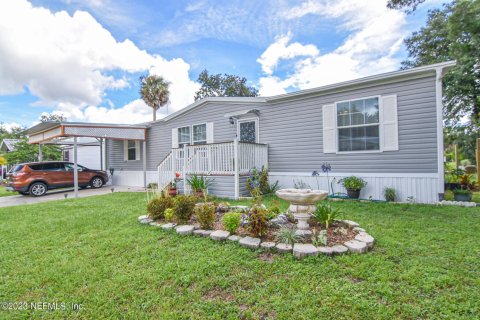 House in Satsuma, Florida 3 bedrooms, 138.7 sq.m. № 769296 - photo 1
