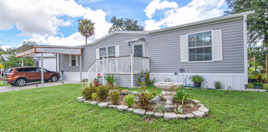 House in Satsuma, Florida 3 bedrooms, 138.7 sq.m. № 769296