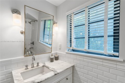 Casa en venta en Miami Beach, Florida, 4 dormitorios, 361.02 m2 № 1864196 - foto 28