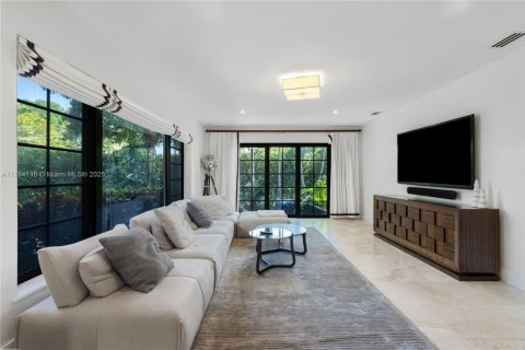 Casa en venta en Miami Beach, Florida, 4 dormitorios, 361.02 m2 № 1864196 - foto 6