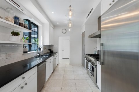 Casa en venta en Miami Beach, Florida, 4 dormitorios, 361.02 m2 № 1864196 - foto 11