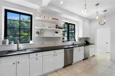 Casa en venta en Miami Beach, Florida, 4 dormitorios, 361.02 m2 № 1864196 - foto 10