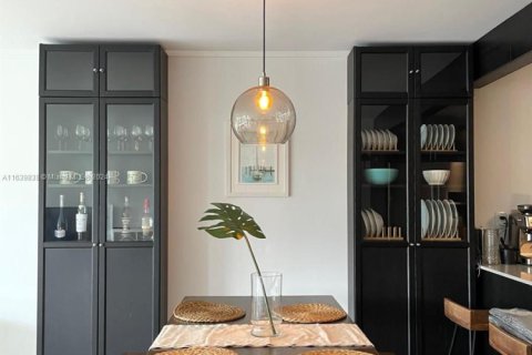 Condominio en venta en Miami, Florida, 2 dormitorios, 113.15 m2 № 1979520 - foto 16