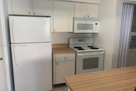 Condo in Hialeah, Florida, 1 bedroom  № 2018072