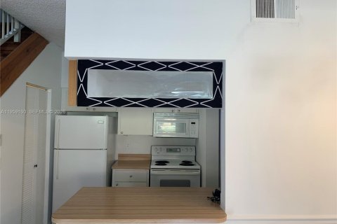 Condominio en alquiler en Hialeah, Florida, 1 dormitorio, 82.4 m2 № 2018072 - foto 8