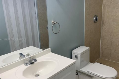 Condominio en alquiler en Hialeah, Florida, 1 dormitorio, 82.4 m2 № 2018072 - foto 5